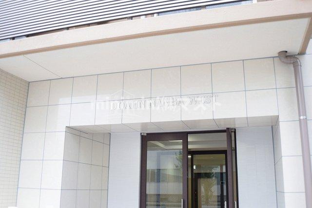 大阪市浪速区塩草３丁目の賃貸マンションのエントランス