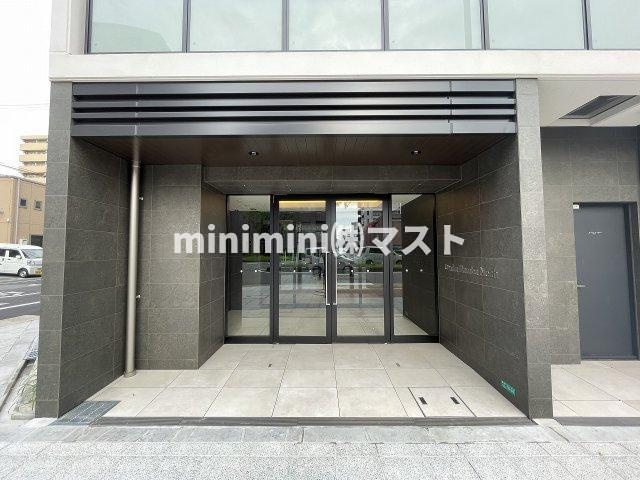 大阪市浪速区稲荷１丁目の賃貸マンションのエントランス
