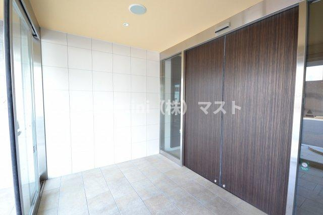 大阪市浪速区塩草２丁目の賃貸マンションのエントランス