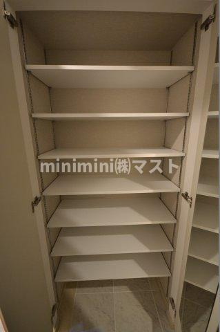 大阪市浪速区元町２丁目の賃貸マンションの収納