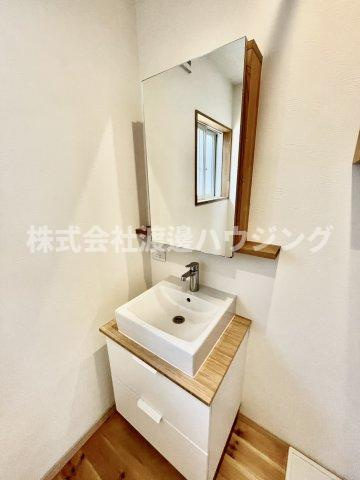 東難波町3丁目貸家の洗面所
