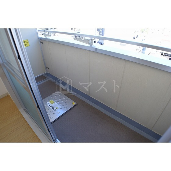 大阪市浪速区稲荷１丁目の賃貸マンションのバルコニー
