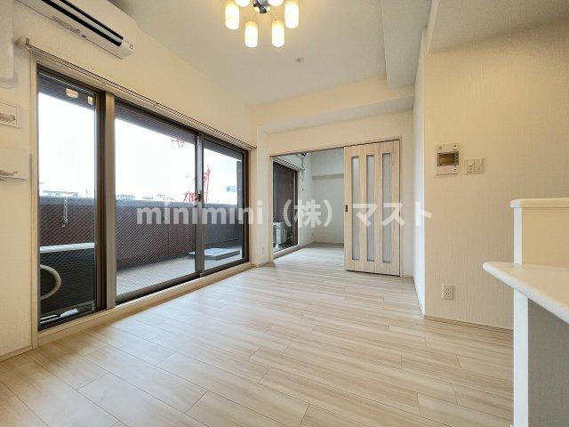 大阪市浪速区幸町３丁目の賃貸マンションの居間・リビング