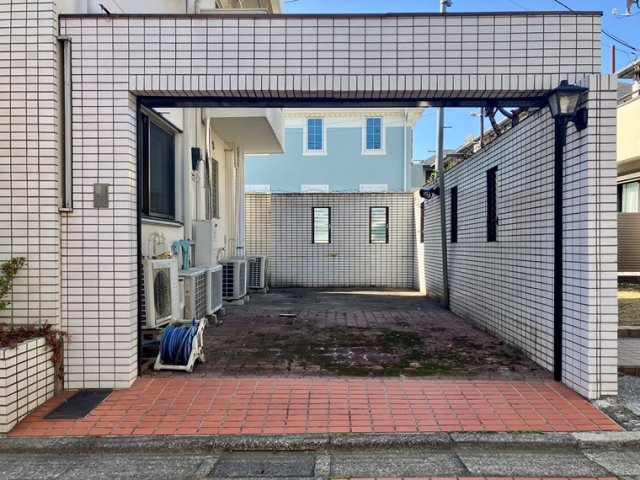 南荻窪戸建の駐車場|カースペースがあります