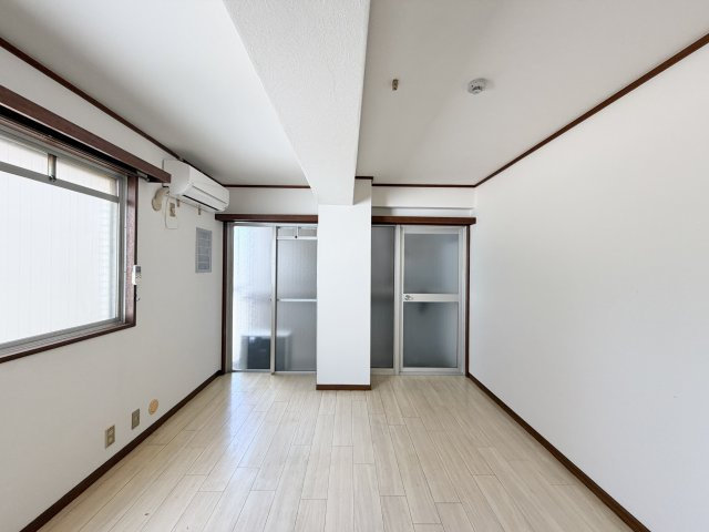 サンロイヤル御園の居間・リビング