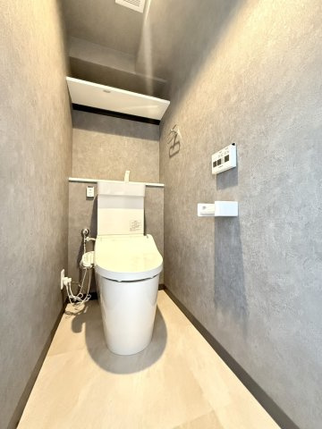 アーバンビュー神戸三宮のトイレ|2階にもトイレを備えているため、朝の忙しい時間帯や夜間の利用もスムーズ。
階段を下りることなく使えるので、各階で快適に過ごせる嬉しいポイントです。