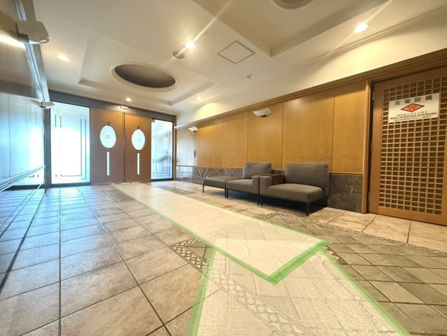 アーバンビュー神戸三宮のその他共用部分|清潔感のある、きれいに整えられたエントランス。
住まいの第一印象を決める場所だからこそ、すっきりとした心地よい空間に仕上がっています。