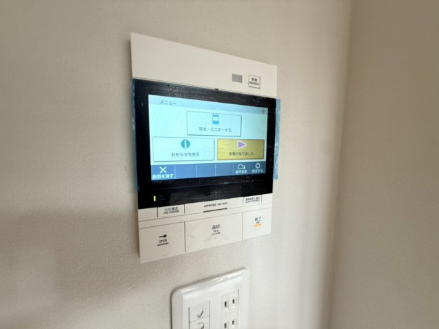 アーバンビュー神戸三宮の防犯設備|TVモニター付きインターホンを設置しているので、室内から来訪者の顔を確認してから対応できます。