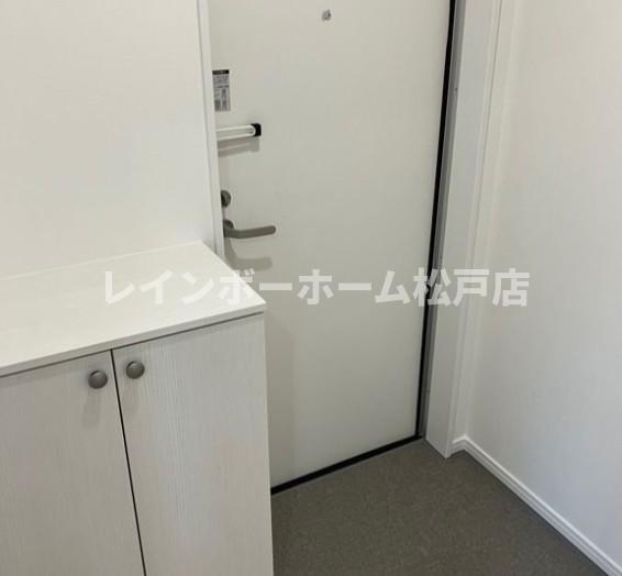 YR新松戸特典：仲介手数料が無料です!!の玄関|落ち着いた玄関です