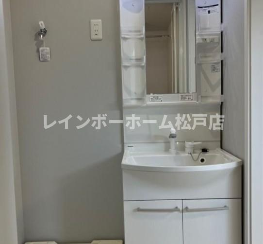 YR新松戸特典：仲介手数料が無料です!!の洗面所|忙しい朝には欠かせない洗面所です