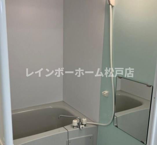 YR新松戸特典：仲介手数料が無料です!!の浴室|落ち着いた空間のお風呂です