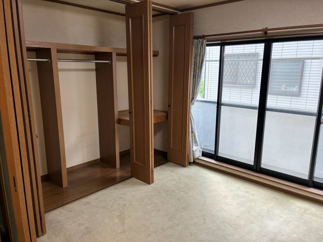 大津市島の関中古住宅の洋室