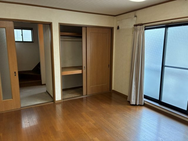 大津市島の関中古住宅の洋室