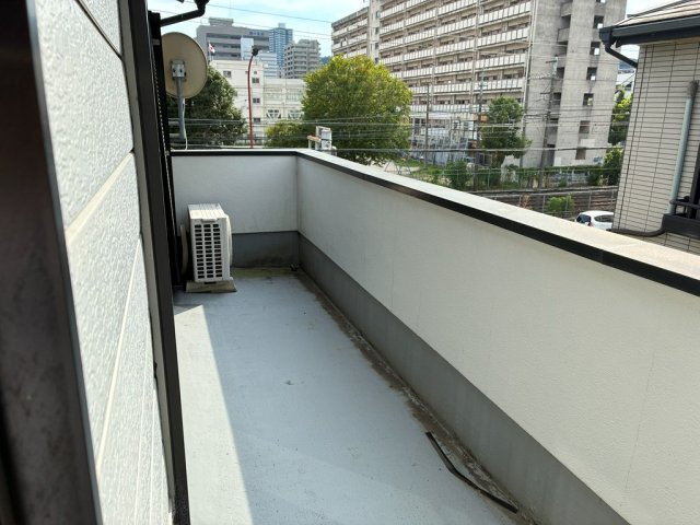 大津市島の関中古住宅のバルコニー