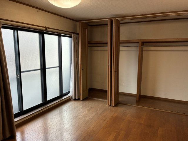 大津市島の関中古住宅の洋室