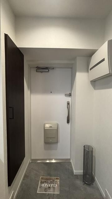 サードリハイツ本館の玄関