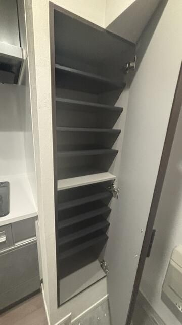 サードリハイツ本館の収納