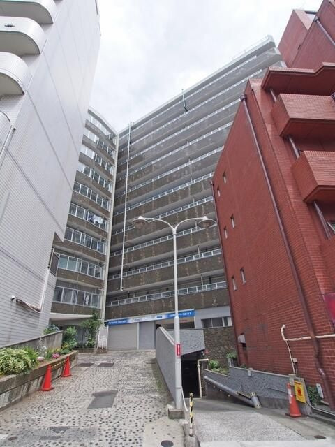 サードリハイツ本館の外観