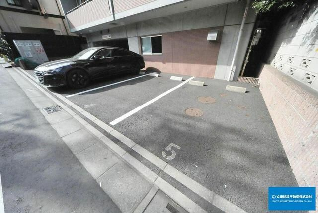 ルナクレッシェンテの駐車場