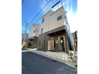 新宿区北新宿２丁目の賃貸マンションのエントランス