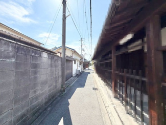 【前面道路含む現地写真】 | 陽当たり良好な北西角地！採光良好な風通しの良い快適なお家になりますよ♪