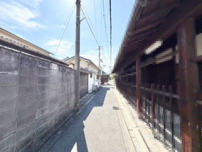【前面道路含む現地写真】 | 石津町１丁　売土地 | 陽当たり良好な北西角地！採光良好な風通しの良い快適なお家になりますよ♪