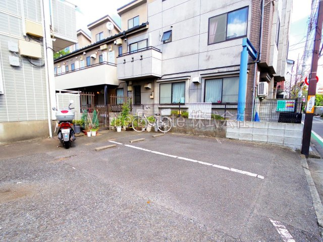 小平市花小金井６丁目のアパートの駐車場