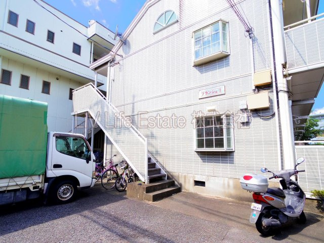 小平市花小金井６丁目のアパートのエントランス
