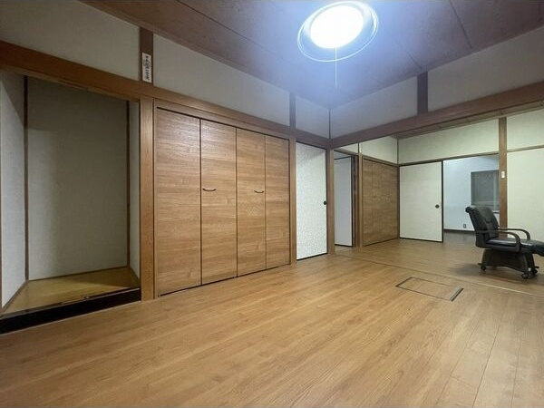 豊田市市木町日影戸建の居間・リビング