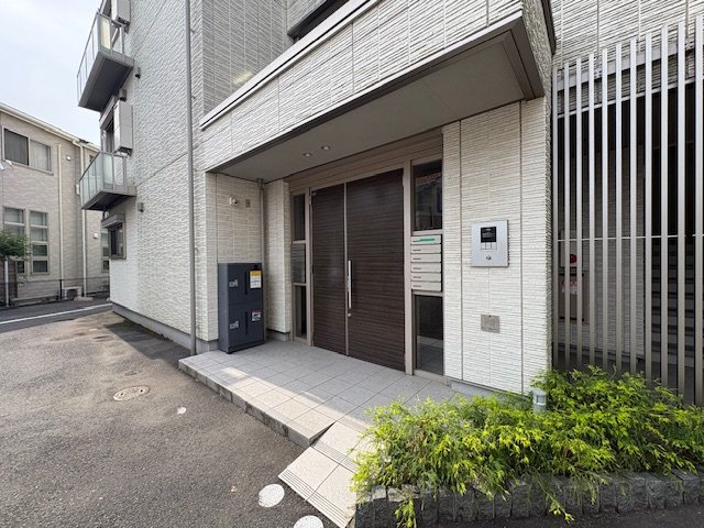 シティホームズⅦのエントランス|オートロック付きのマンションです♪