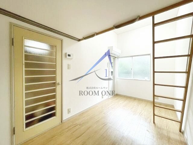 レオパレス千川の居間・リビング|洋室のお部屋です。