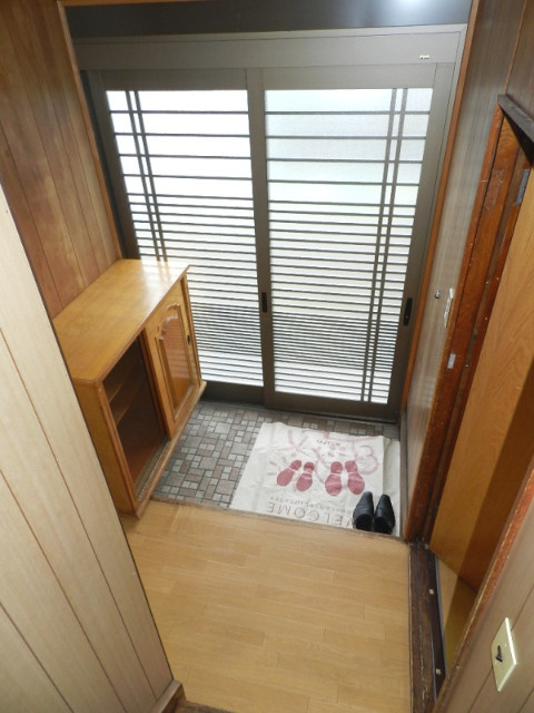 室蘭市日の出町3丁目7-32戸建の玄関
