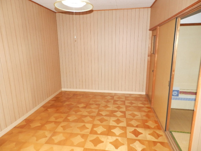 室蘭市日の出町3丁目7-32戸建の洋室