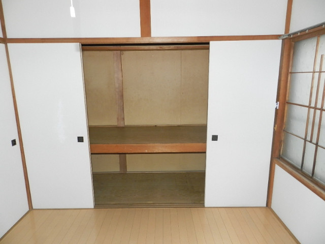 室蘭市日の出町3丁目7-32戸建の収納