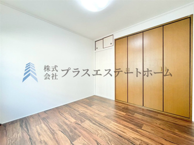 【洋室】 | 須磨一ノ谷グリーンハイツF棟 | 居室にはクローゼットを完備♪自由度の高い家具の配置が叶うシンプルな空間です♪