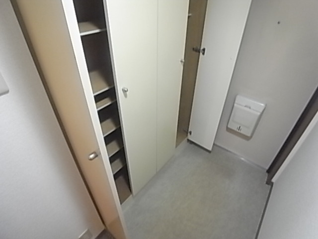 神戸市灘区篠原南町３丁目の賃貸マンションの玄関