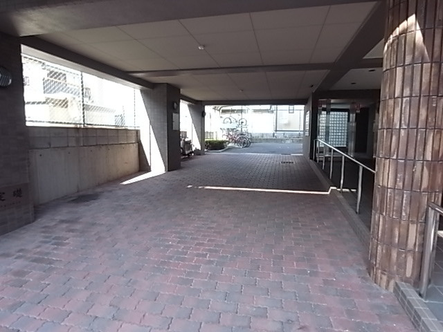 神戸市灘区篠原南町３丁目の賃貸マンションの駐車場