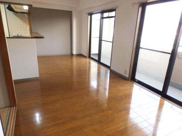 神戸市灘区篠原南町３丁目の賃貸マンションの居間・リビング