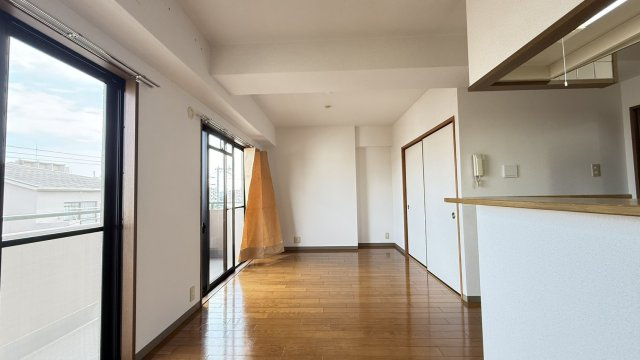 神戸市灘区篠原南町３丁目の賃貸マンションの居間・リビング