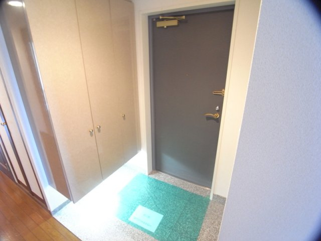 パークハイム神戸熊内町の玄関