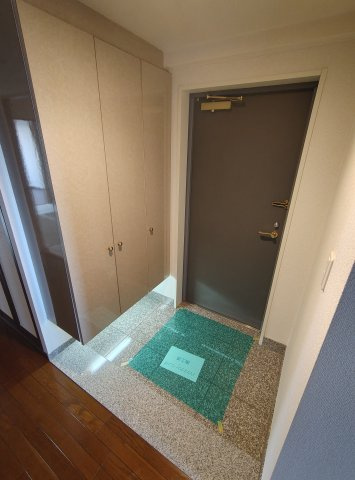 パークハイム神戸熊内町の玄関