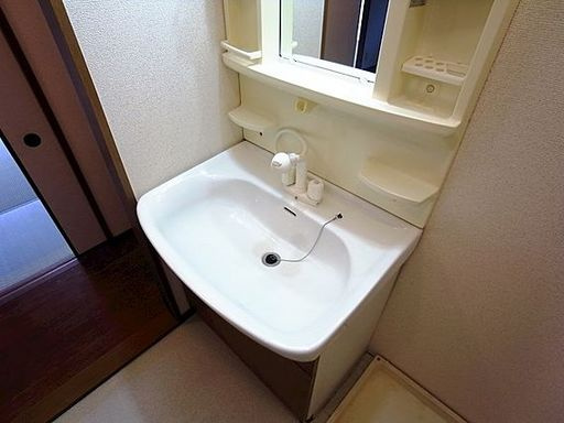 神戸市東灘区魚崎中町２丁目のアパートの洗面所