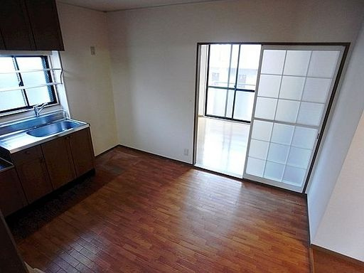 神戸市東灘区魚崎中町２丁目のアパートの居間・リビング