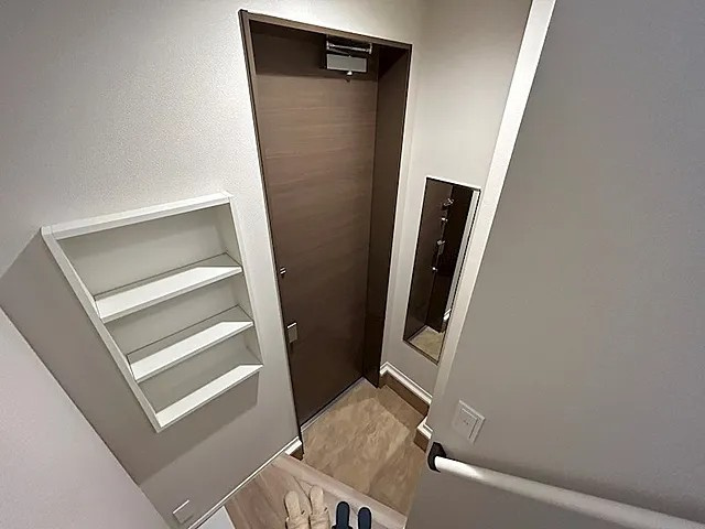 西宮市芦原町のアパートの玄関