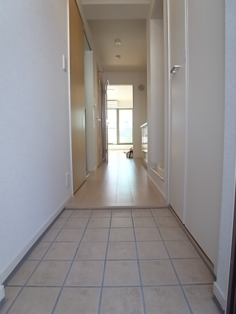 芦屋市東芦屋町のアパートの玄関