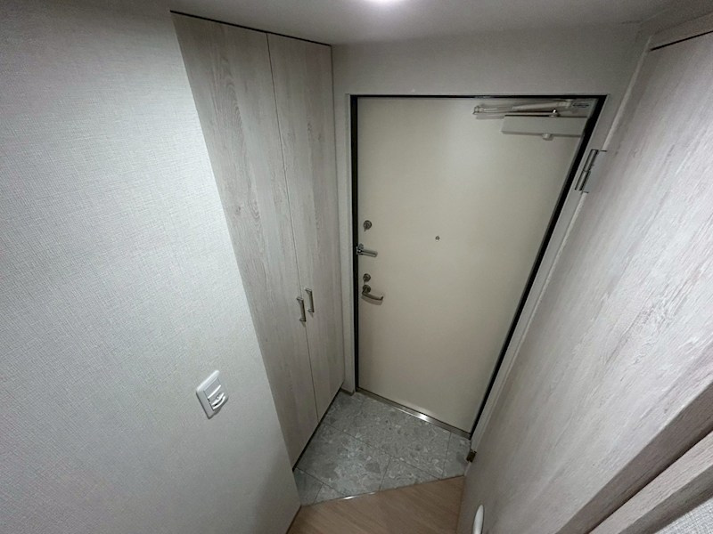 神戸市中央区元町通３丁目の賃貸マンションの玄関