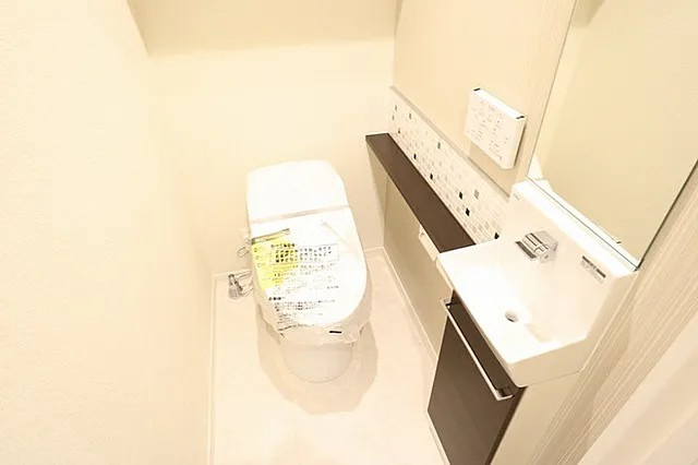 西宮市大井手町の賃貸マンションのトイレ