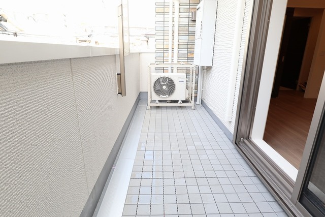 西宮市大井手町の賃貸マンションのバルコニー