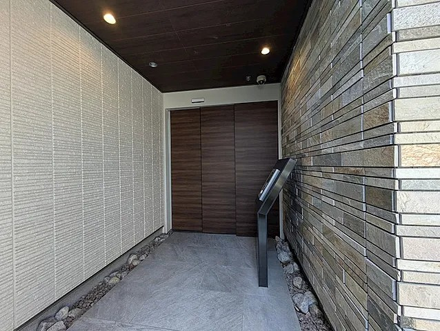 西宮市大井手町の賃貸マンションのエントランス