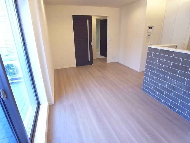 西宮市大井手町の賃貸マンションの居間・リビング